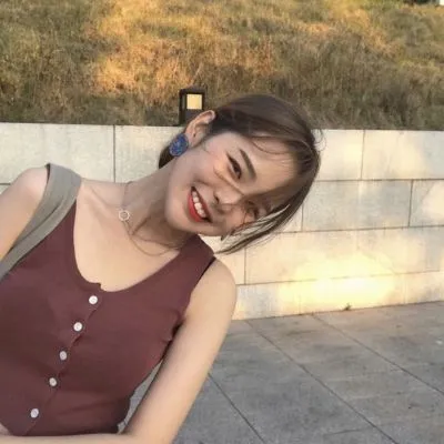 清爽有诗意的女生微信头像第1张