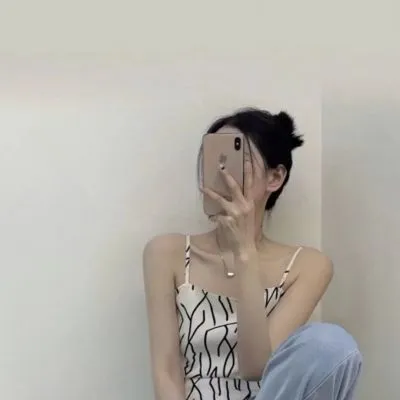 箐有气质的韩风美女微信头像第1张