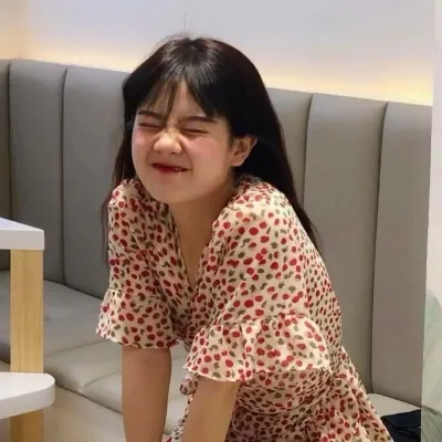 女生清新脱俗意境头像图片第1张