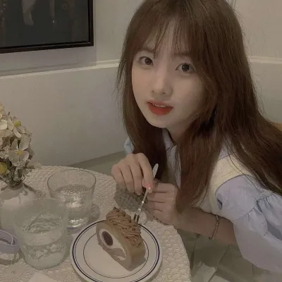 好看的高清女生真人版头像图片第1张