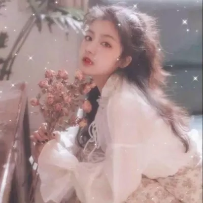 妩媚动人时尚潮流女生微信头像第1张