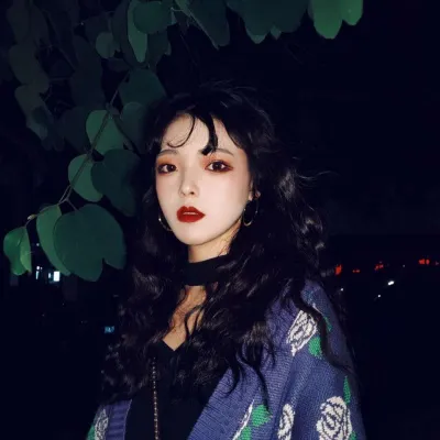 妩媚女生头像霸气头像第1张