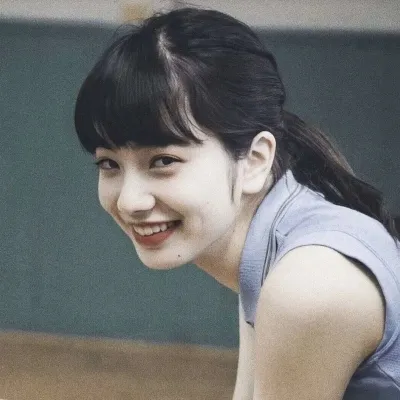 真人性感迷人霸气女生头像第1张