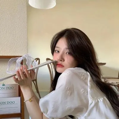 御姐长发美女头像图片第1张