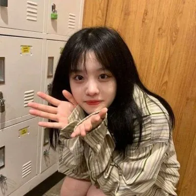 高清霸气长头发女生头像图片第1张