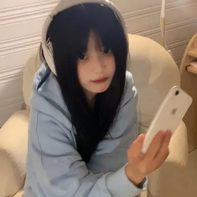 真人版悲伤女生头像图片第1张