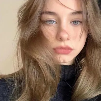 网红高冷美女女神qq头像第1张