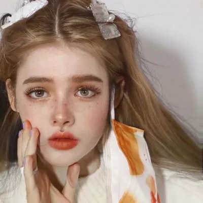 时尚清新美女头像图片第1张