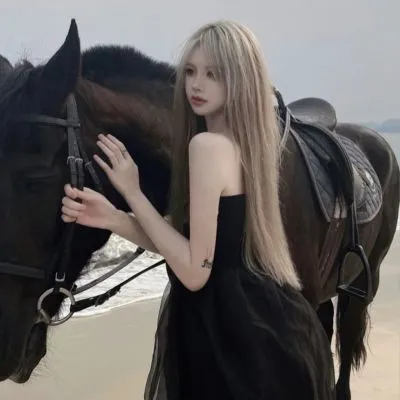 高冷风格女生QQ头像图片第1张