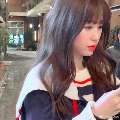 长发女生高清大图女生头像第1张