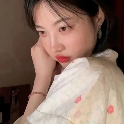 女生戴墨镜个性头像图片第1张