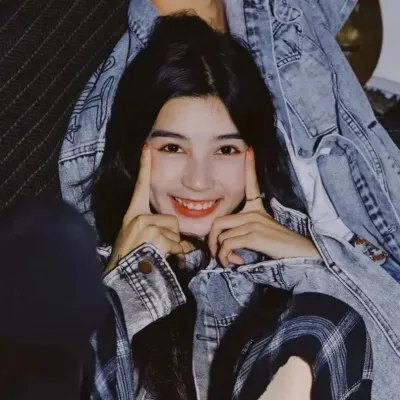 冷漠悲伤的女生头像图片第1张