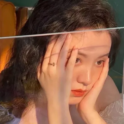 另类有个性的女生头像图片第1张