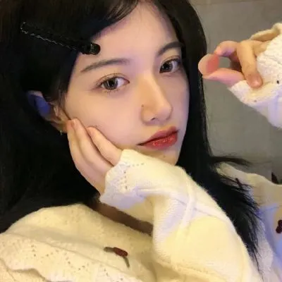 深情妩媚动人美女头像高清第1张