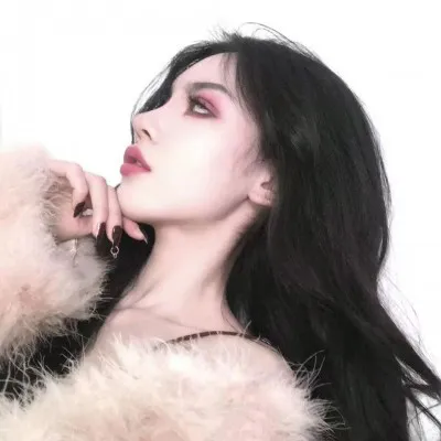 成熟长发美女头像图片高清第1张