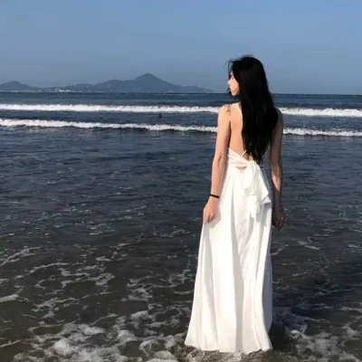 时尚侧脸美女真人版头像第1张