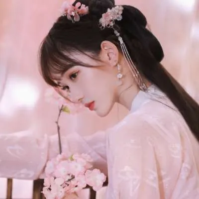 高清真人甜美女生的头像图片第1张