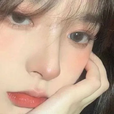 成熟性感迷人美女头像图片第1张