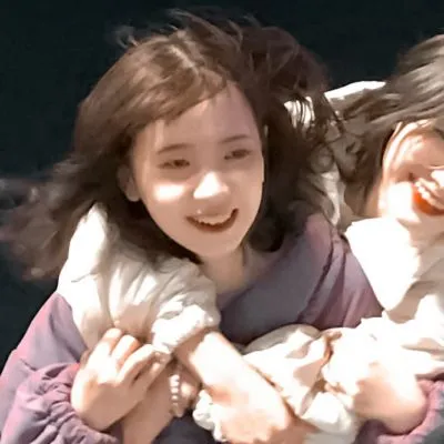 长发大方美女头像图片第1张