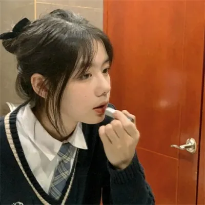 温柔长发气质美女高清头像第1张