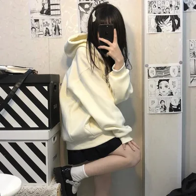 层次感很强的微信头像女生第1张