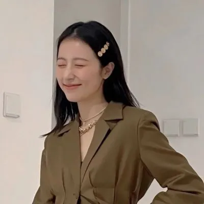 简约干净女生微信头像第1张