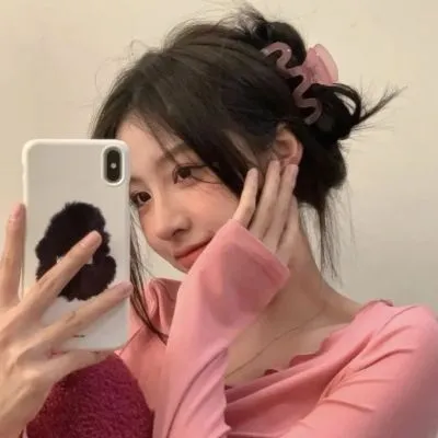 校园内清纯女孩头像第1张