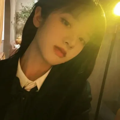 悲伤的女生头像图片第1张