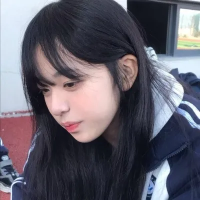 冷酷悲伤的女生头像图片第1张