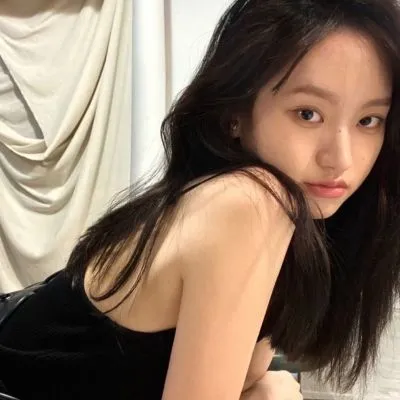 真人长发唯美女生头像第1张