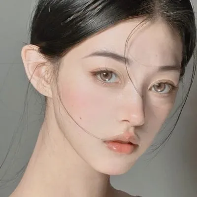 女王美女头像图片第1张