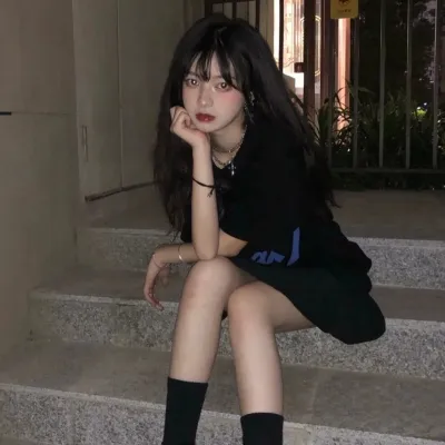 真人个性冷傲女生头像图片第1张