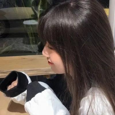 性感红唇个性女生头像图片第1张