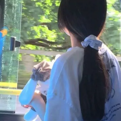 自信女孩头像图片第1张