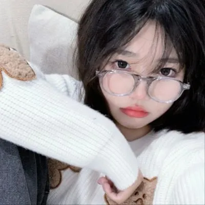 个性清爽时尚漂亮美女头像第1张