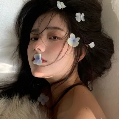 超级撩人的女生头像图片第1张