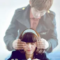 非主流情侣一左一右QQ头像第1张