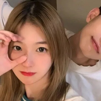 2021两个人的情侣头像一对两张第1张