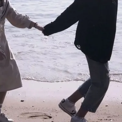 最新版比较搞怪的真人幸福情侣头像第1张