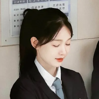 简单又很火的双人情侣头像第1张