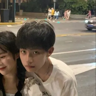 2021最新高质量的情侣真人头像第1张