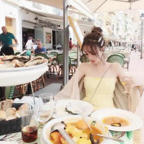 单人情侣头像一人一半恩爱真人第1张