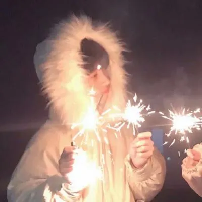 2021好看又唯美情侣头像一男一女两张分开第1张