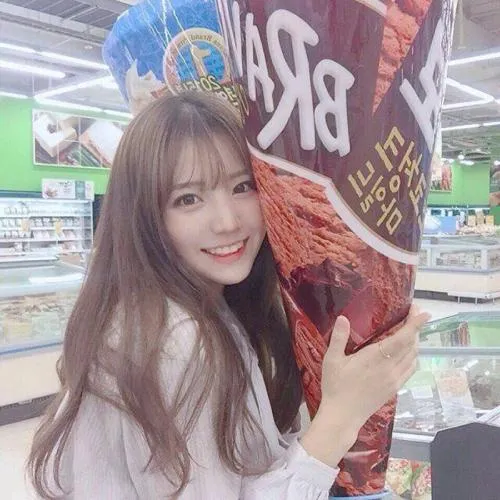 真人情侣头像一人一半分开第1张