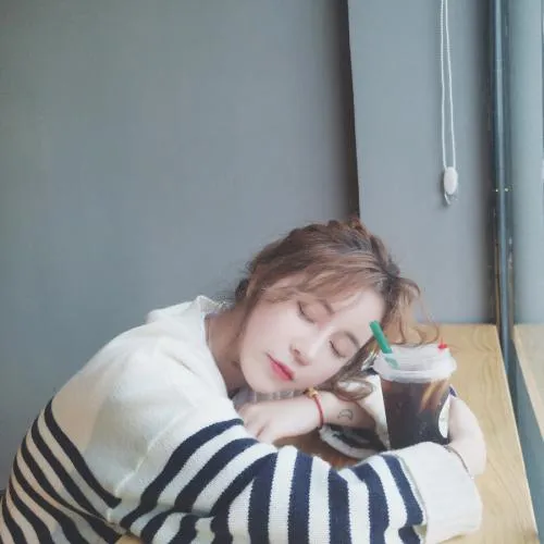 情侣头像分开一人一张真人韩系第1张