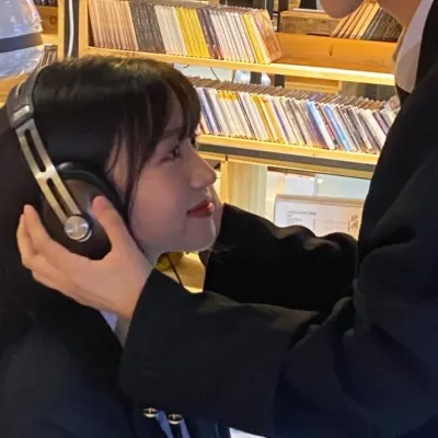 高清超甜的真人学生情侣头像第1张