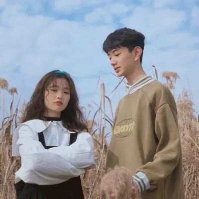 高清有活力的情侣头像一对两张图片第1张