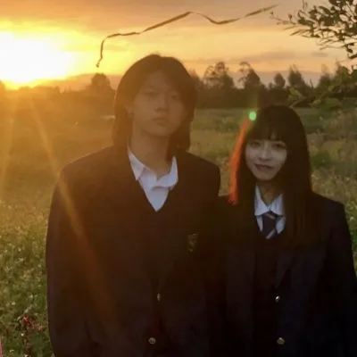 高清甜蜜情侣头像一左一右真人图片第1张