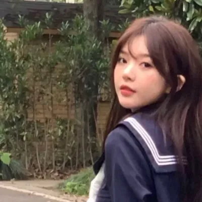 高清一男一女低调不明显情侣头像图片第1张