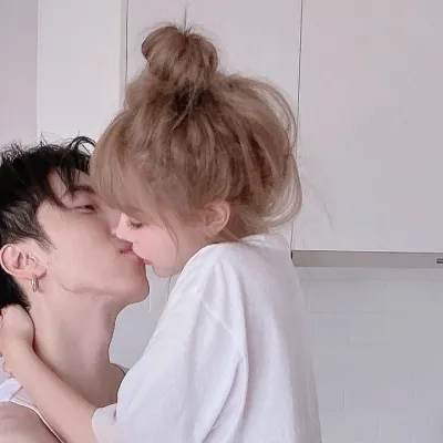 高清又纯又欲的情头图片第1张